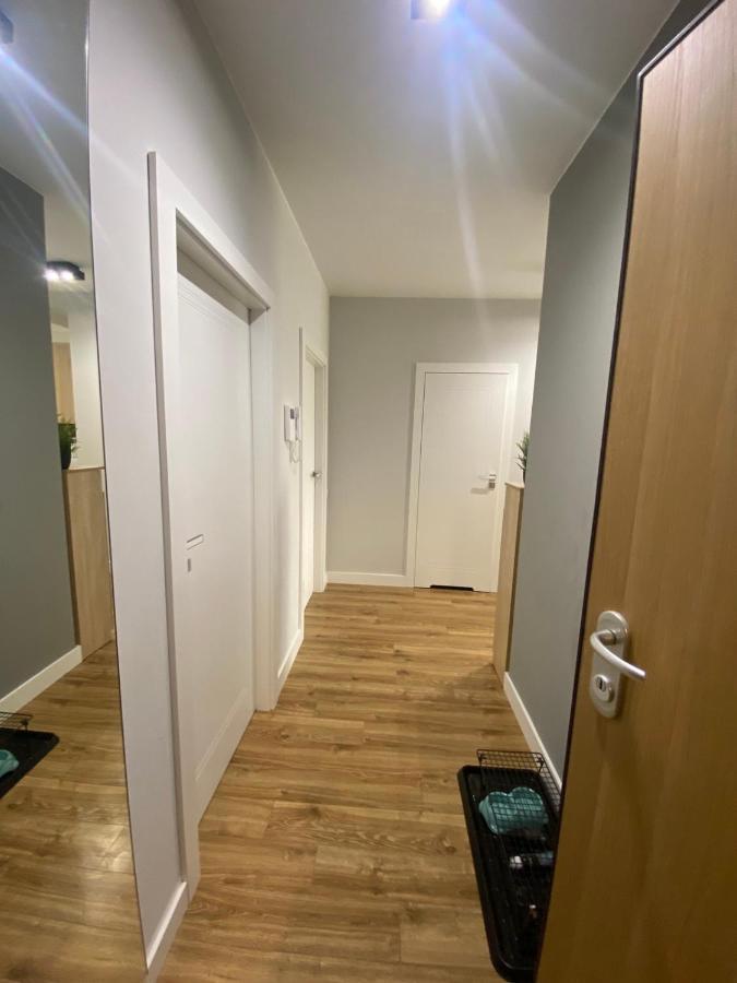 Fajny Apartament Z Parkingiem, Obok Metra. 바르샤바 외부 사진