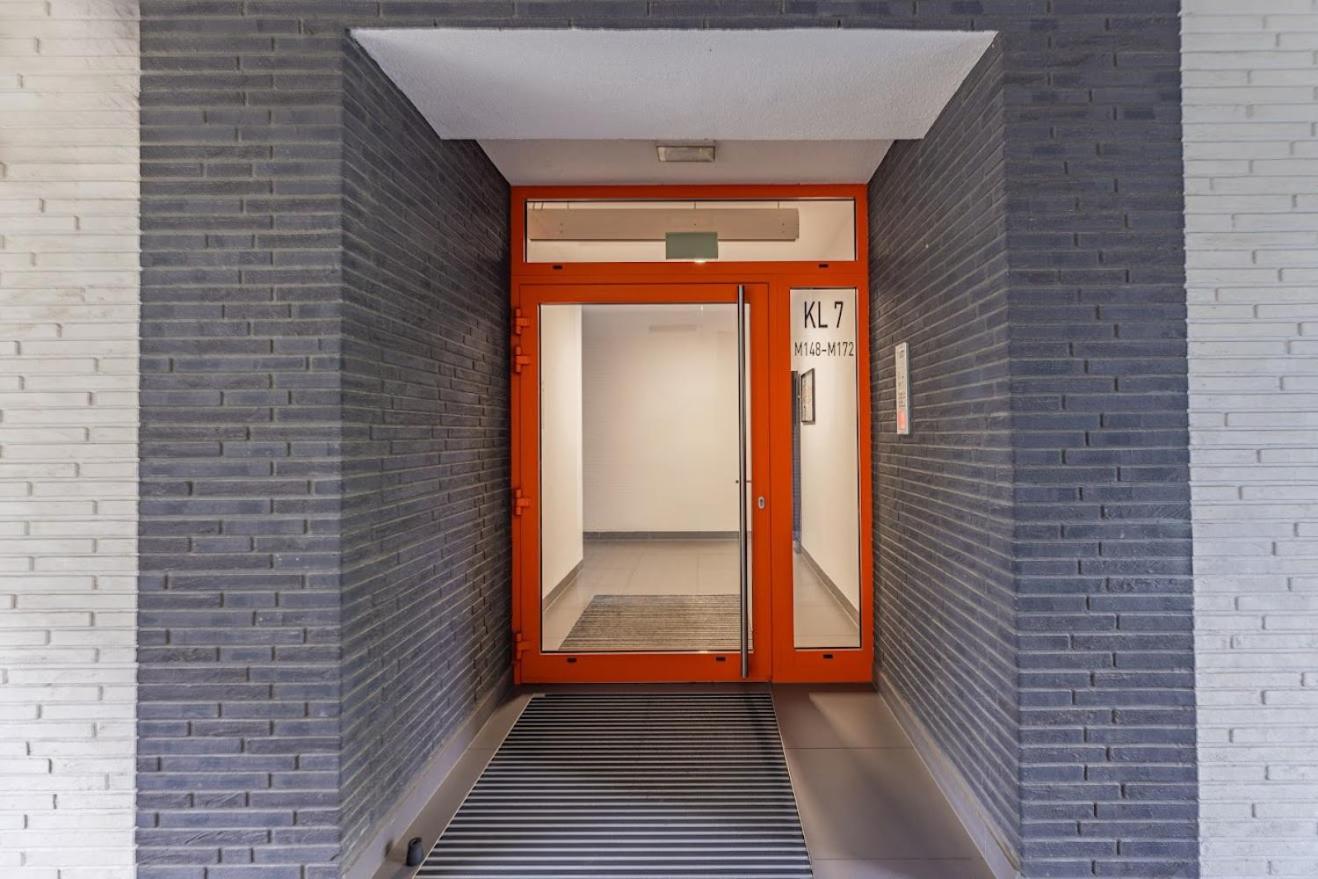 Fajny Apartament Z Parkingiem, Obok Metra. 바르샤바 외부 사진