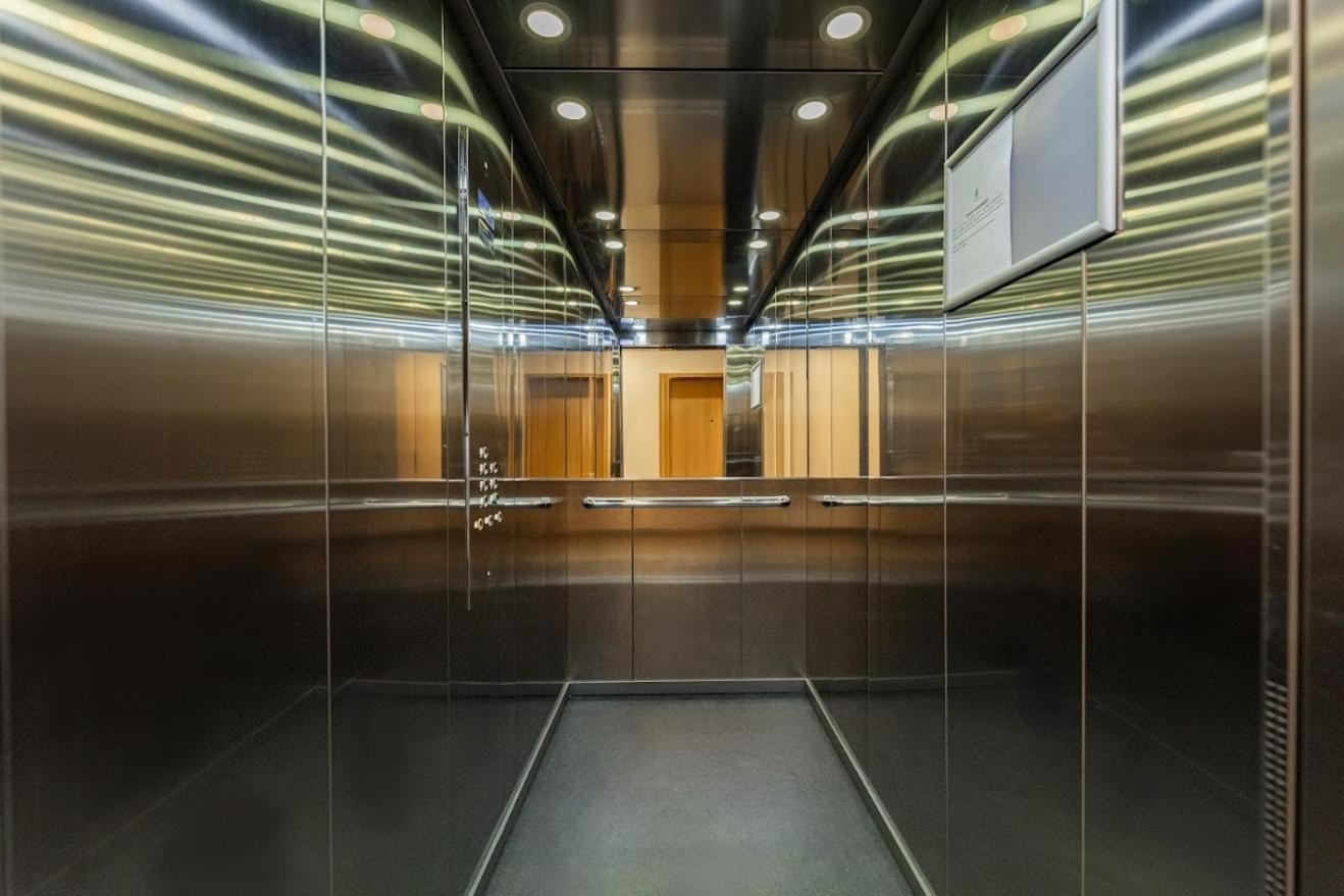 Fajny Apartament Z Parkingiem, Obok Metra. 바르샤바 외부 사진