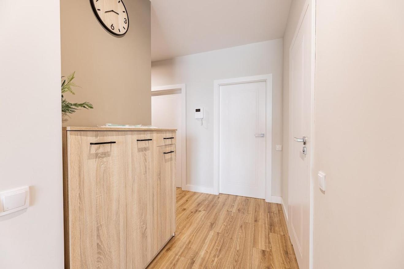 Fajny Apartament Z Parkingiem, Obok Metra. 바르샤바 외부 사진