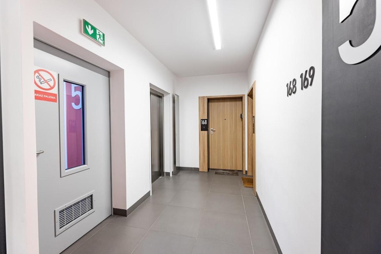 Fajny Apartament Z Parkingiem, Obok Metra. 바르샤바 외부 사진